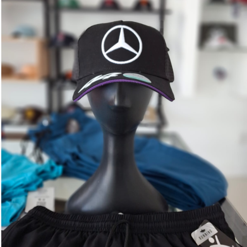 MERCEDES NEGRA